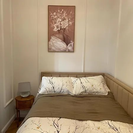 Teatralny Gdanska No.81 *