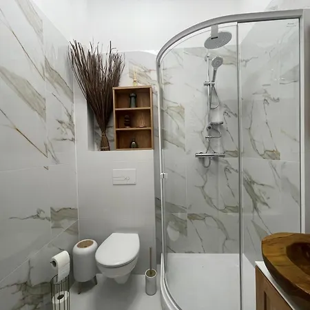 Teatralny Gdanska No.81 アパート *