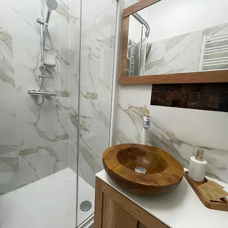 Teatralny Gdanska No.81 アパート *