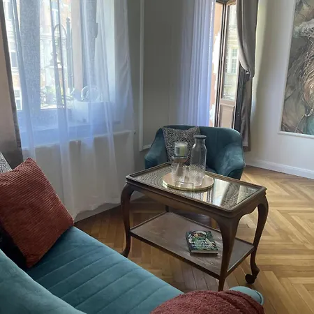 Teatralny Gdanska No.81 *