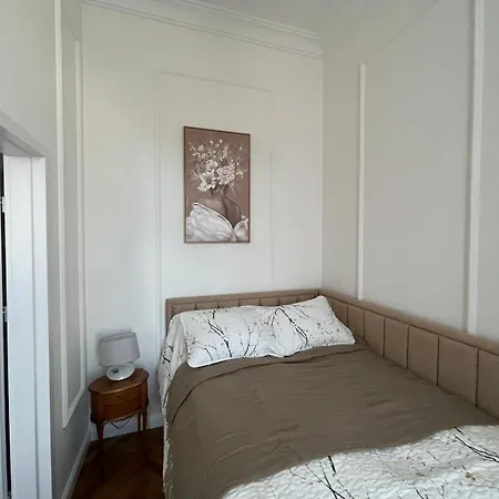 Teatralny Gdanska No.81 *