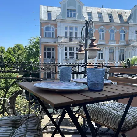 Teatralny Gdanska No.81 アパート